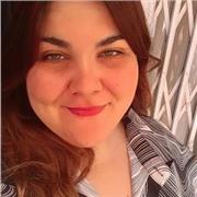 Profesora titulada en Bellas Artes imparte clases y mentorías de fundamentos y software aplicado a las artes y al diseño gráfico.